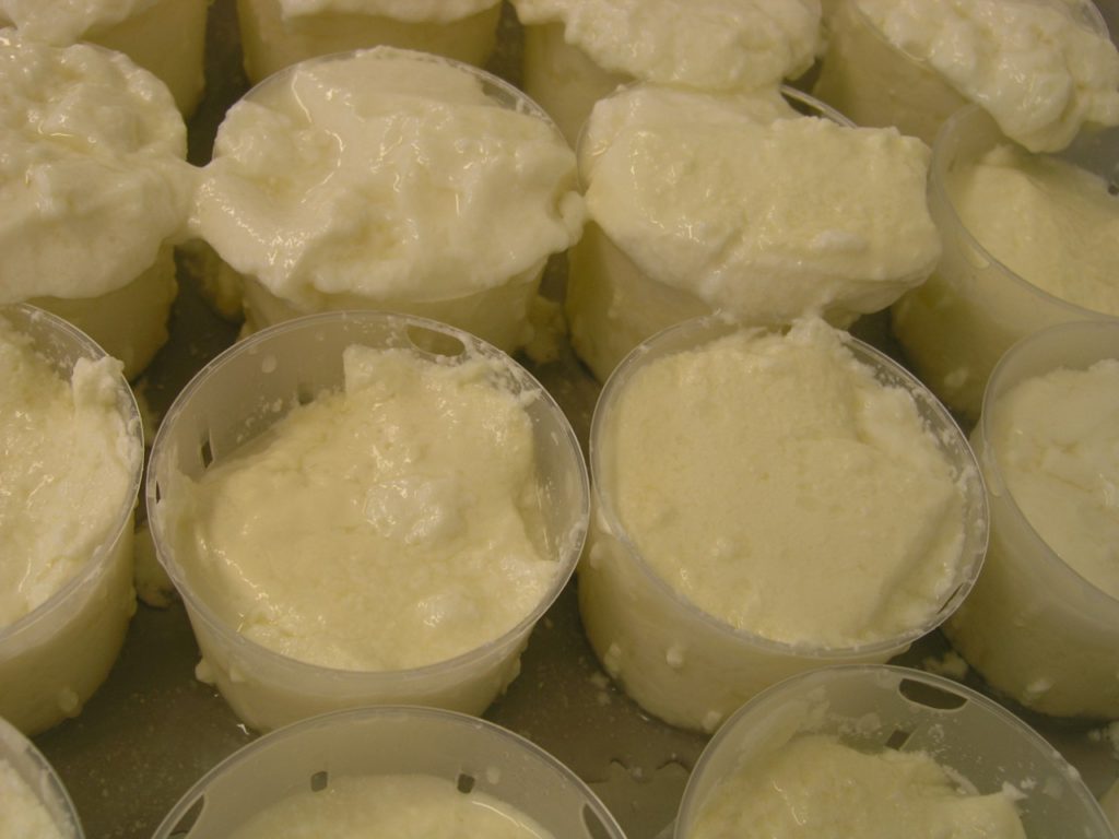 Faiselle Producteur fromage frais Haute Savoie | Fabrication faisselle